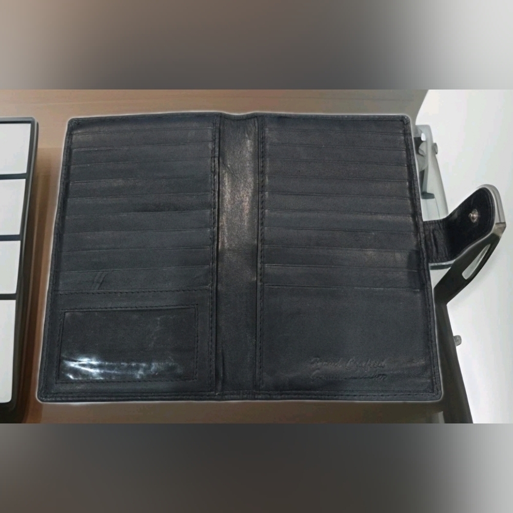 Elegant Black Leather Wallet - Picture 3 of 9
